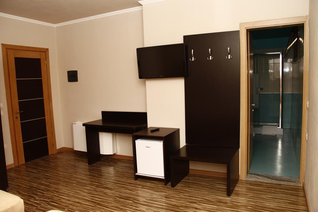 Hotel Nais Beach Durrës Habitación foto